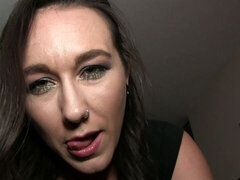 Amateur, Morena, Vestido, Penetracion con dedos, Masturbación, Tetas naturales, Solo, Estriptis