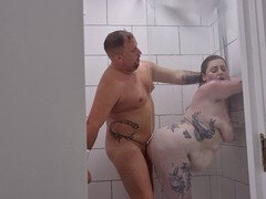 Salle de bains, Belle grosse femme bgf, Beauté, Sucer une bite, Fétiche, Masturbation, Douche, Tatouage
