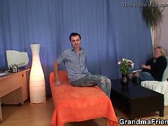Vollbusig, Geile alte tussi, Kehlenfick, Oma, Masturbation, Milf, Mutti, Flotter dreier