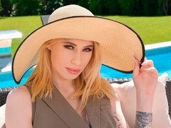 Bikini, Blondine, Blasen, Fingern, Handjob, Lecken, Im freien, Rasiert