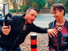 Incroyable, Sucer une bite, En levrette, Mature, De plein air, Piercing, Pute, Dénudage