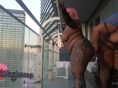 Gorda, Verga grande, Negro, Ébano, Lesbiana, Al aire libre, Tetas, Juguetes