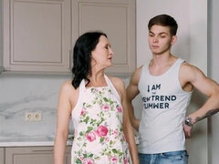 デカパイ, フェラチオ, ディルド, 手コキする, Hd, 淫乱熟女, ロシア人, おもちゃ