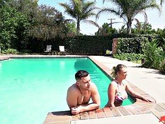 Tetas grandes, Bikini, Rubia, Mamada, Novio, Corridas, Montar, Seducido