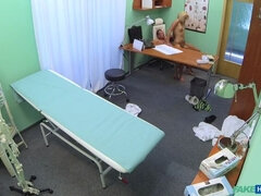 Paar, Hundestellung, Fingern, Lecken, Krankenschwester, Büro, Uniform, Ehefrau