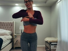 Leie, Grosse titten, Braunhaarige, Dildo, Brille, Latina, Masturbation, Spielzeuge