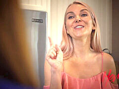 Blond, Gevangen, Erotisch, Vingeren, Lesbisch, Orgasme, Klein, Roodharige vrouw