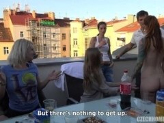 ブロンド, 気狂い, チン, グループ, 手コキする, アウトドア, ティーン, オッパイの