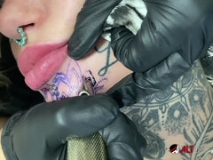 Doordringend, Softcore pornografie, Tatoeage