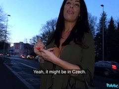 Sucer une bite, Couple, Éjaculation interne, Branlette thaïlandaise, De plein air, Pov, Public, Voyeur