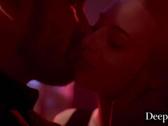 Cul, Brunette brune, En levrette, Domination, Doigter, Embrassement, Lingerie, Jarretelles