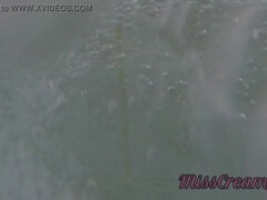 Amateur, Homme nu et filles habillées, Queue, Exhib, De plein air, Piscine, Public, Voyeur