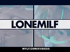 Grote kont, Grote mammen, Oudere vrouw, Keuken, Masturbatie, Stiefmoeder, Speelgoed, Vibrator