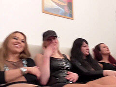 緊縛, 浮気する, 服従, 足, ヒール, なめる, ナイロン, ストッキング