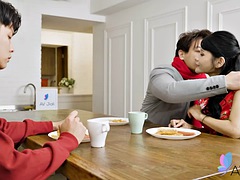 Asiático, Tía, Mamada, Atrapados, Lencería, Madres para coger, Bragas, Tetas