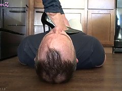 女, 手コキする, Hd, ヒール, 陵辱, なめる, 淫乱熟女, 愛人