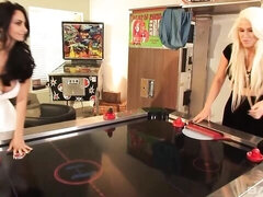 Grosse titten, Fingern, Küssen, Lecken, Masturbation, Milf, Muschi, Entkleiden