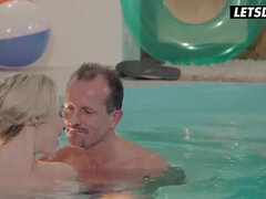 Vollbusig, Schwanz, Europäisch, Hardcore, Hd, Pool, Unter wasser, Nass