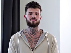 Анальный секс, Красотки, Бисексуалы, Двойное проникновение, Геи, Белье, Втроем, Сиськи