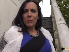 Tetas grandes, Morena, Despelote, Francés, Lactando, Madres para coger, Al aire libre, Público