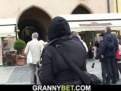 Arsch, Braunhaarige, Geile alte tussi, Kehlenfick, Behaart, Mutti, Realität, Stiefmutter