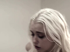 Rubia, Atrapados, Linda, Garganta profunda, Pies, Penetracion con dedos, Tetas naturales, Esposa