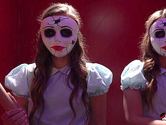 Blasen, Braunhaarige, Fingern, Masturbation, Zierlich, Realität, Rasiert, Flotter dreier