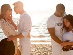 Culo grande, Verga grande, Tetas grandes, Mamada, Estilo perrito, Doble penetracion, Interracial, Flaco