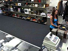 Sexy babe pawns the vinyl and slammed by nasty pawn dude