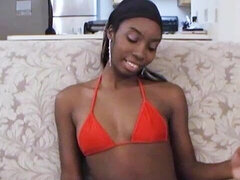 18 ans, Cul, Brunette brune, Doigter, Masturbation, Seins naturels, Maigrichonne, Dénudage