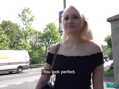 Amateur, Blonde, Tchèque, Queue, Européenne, Public, Cheveux courts, Tatouage