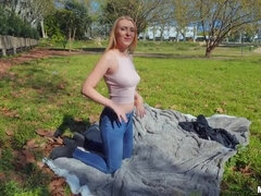 Rubia, Polla, Corridas faciales, Dinero, Tetas naturales, Al aire libre, Pov, Público