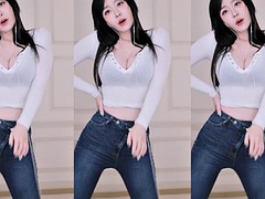 Korean beauty hot dance