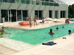 Anal, Bisexual, Mamada, Estilo perrito, Penetracion con dedos, Mucama, Medias largas, Tetas