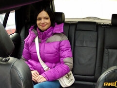 Leie, Blasen, Auto, Tschechisch, Handjob, Im freien, Schlampe, Titten