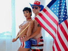 Amateur, Grosse bite, Sucer une bite, En levrette, Poilue, Seins naturels, Maillot de bain, Adolescente