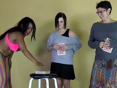 Игры, Лесбиянка, Милф, Молоденькие, Втроем