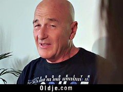18 ans, Sucer une bite, Suçant