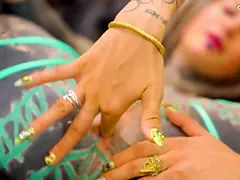 In den arsch, Blasen, Spermaladung, Arschfick von zwei schwänzen, Hd, Orgie, Pornostars, Tätowierung