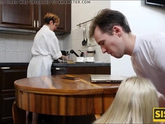 18 ans, Blonde, Sucer une bite, Queue, Hard, Hd, Soeurs, Adolescente