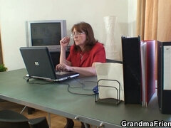 Double pénétration, Poilue, Hard, Maman, Bureau, Chatte, Chevaucher, Nénés