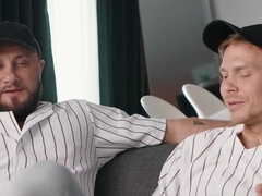 In den arsch, Grosser schwanz, Blasen, Braunhaarige, Kehlenfick, Muskel, Pornostars, Realität