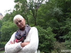 Gros cul, Blonde, Plantureuse, Tchèque, Mature, Mère que j'aimerais baiser, Seins naturels, De plein air
