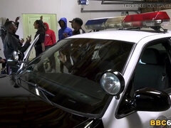 Rubia, Morena, Polla, Atragantadas, Sexo duro, Policía, Adolescente, Voyeur