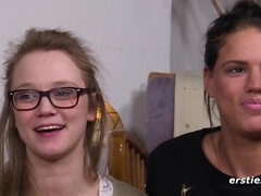 Geile 22-jährige Hamburgerin stellt was Heißes mit Freundin an - German Brunette and Blonde Lesbians
