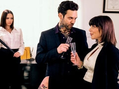 Culo grande, Verga grande, Mamada, Morena, Ébano, Oficina, Adolescente, Trio