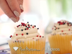 Gros seins, Sucer une bite, Plantureuse, Éjaculation interne, Queue, En levrette, Mature, Mère que j'aimerais baiser