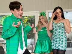 Жопа, Минет, Брюнетки, Ласковые ручки, Милф, От первого лица, Сыновья, Втроем