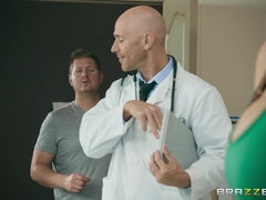 Reagan Foxx cheats on with hung doctor