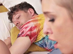 美女, なめる, 馬乗り, おもらし, タトゥー, 三人, おもちゃ, バイブレーター